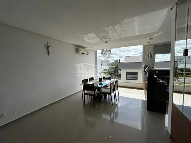 Sobrado com 267m² 4 quartos e 4 banheiros, à venda, no bairro Fazenda Rodeio em Mogi das Cruzes