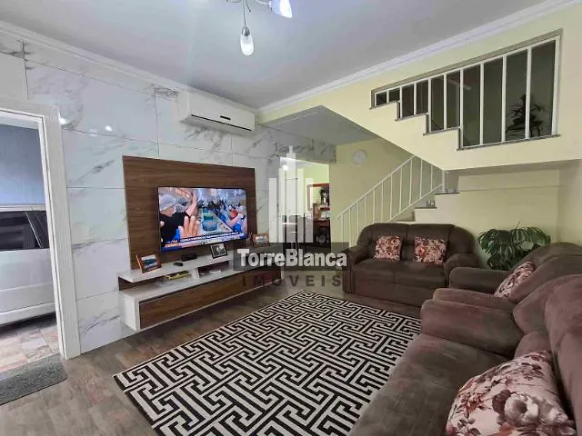 Sobrado com 218m² 3 quartos e 3 banheiros, à venda, no bairro Oficinas em Ponta Grossa