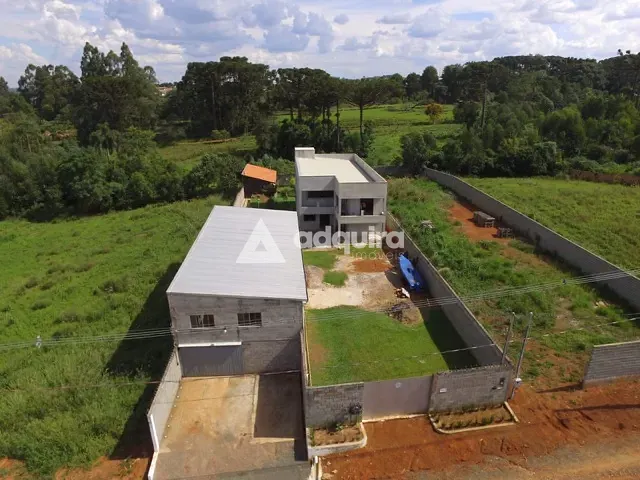Sobrado 3 quartos e 4 banheiros, à venda, no bairro Contorno em Ponta Grossa