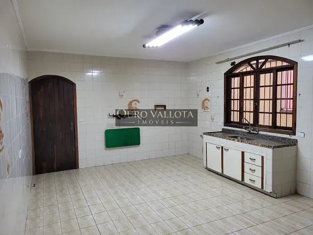 Sobrado com 180m² 3 quartos e 5 banheiros, à venda, no bairro Parque São Lucas em São Paulo