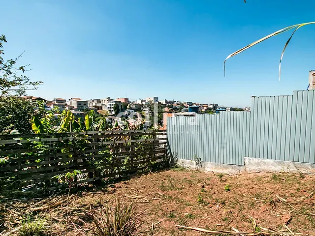 Sobrado com 300m² 2 quartos e 2 banheiros, à venda, no bairro Vila Santa Terezinha em Carapicuíba