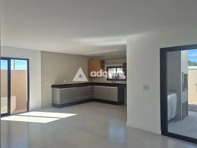 Sobrado com 200m² 3 quartos e 3 banheiros, à venda, no bairro Colônia Dona Luíza em Ponta Grossa