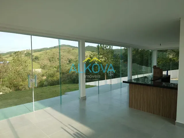 Sobrado com 1000m² 5 quartos e 7 banheiros, à venda, no bairro Tapanhão em Jambeiro