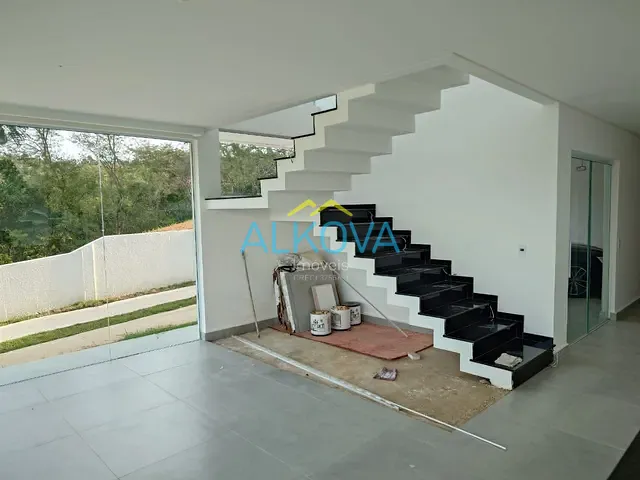 Sobrado com 1000m² 5 quartos e 7 banheiros, à venda, no bairro Tapanhão em Jambeiro