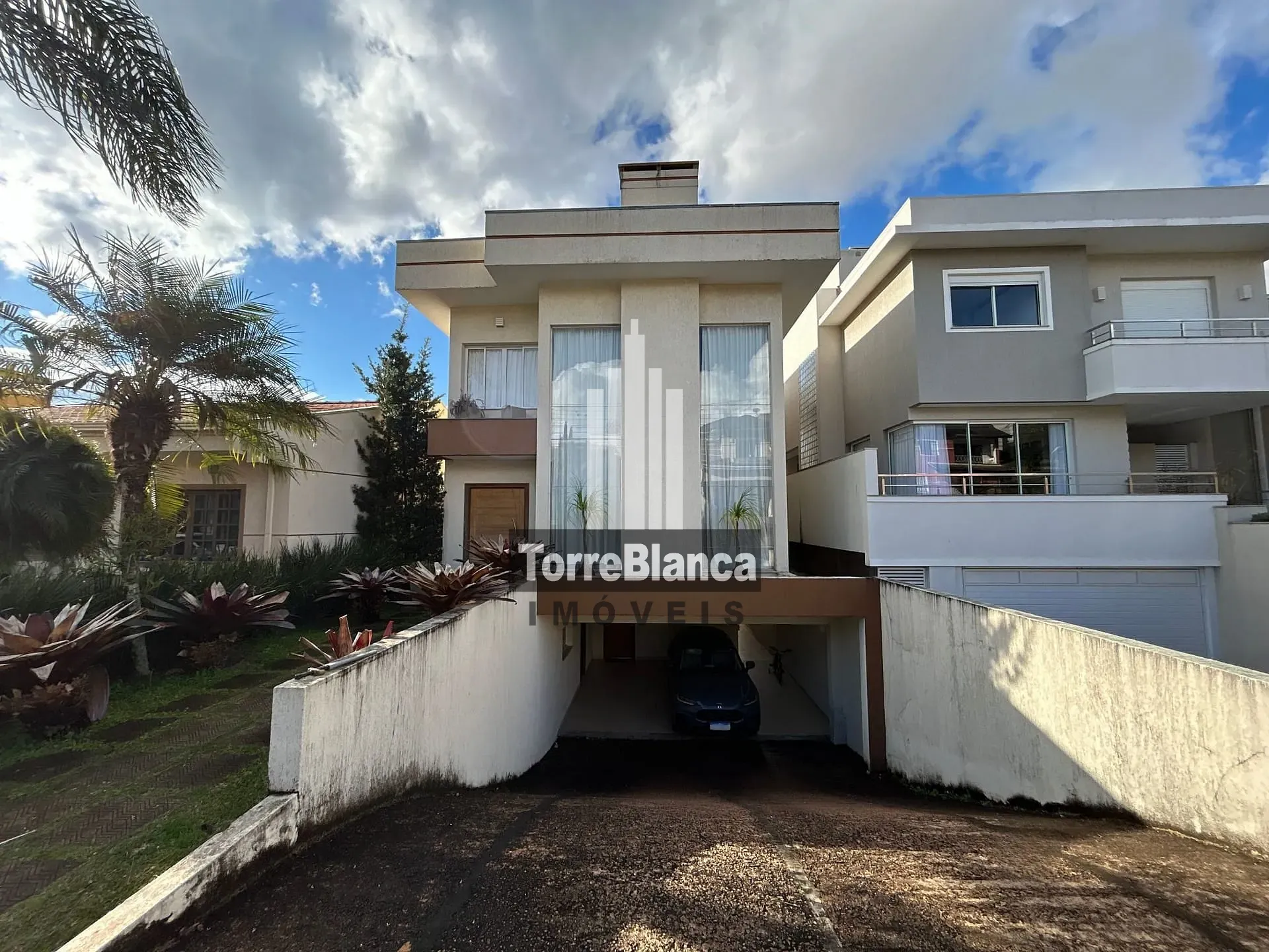 Sobrado, 4 quartos, 372 m² - Foto 1