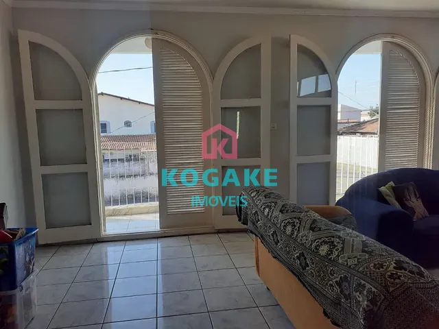 Sobrado com 220m² 4 quartos e 3 banheiros, à venda, no bairro Monte Castelo em São José dos Campos
