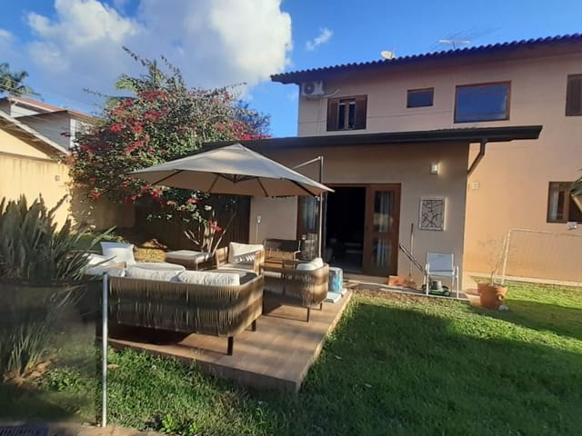 Sobrado com 410m² 3 quartos e 4 banheiros, à venda, no bairro Parque Paulistano em Cotia