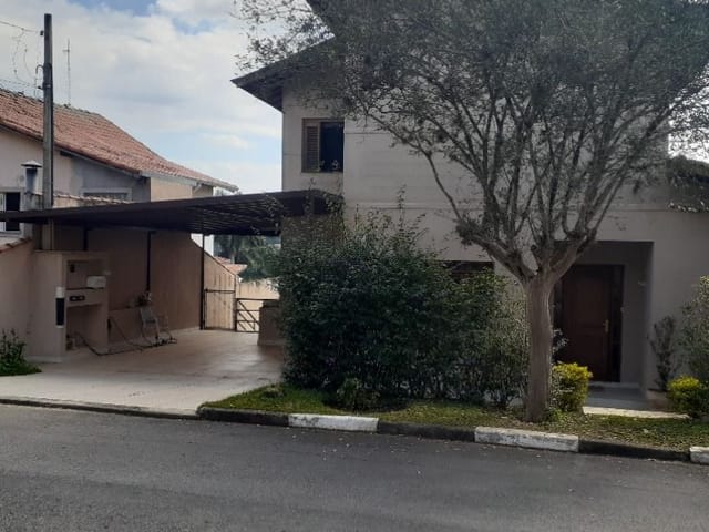 Sobrado com 410m² 3 quartos e 4 banheiros, à venda, no bairro Parque Paulistano em Cotia