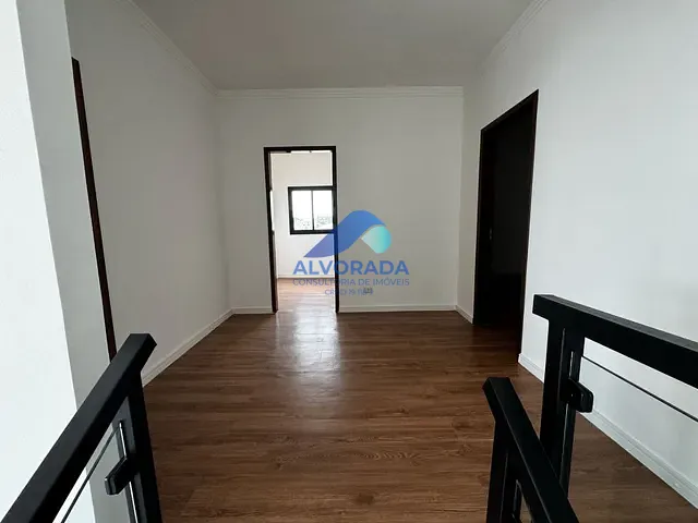 Sobrado com 250m² 4 quartos e 2 banheiros, à venda, no bairro Condomínio Residencial Mantiqueira em São José dos Campos