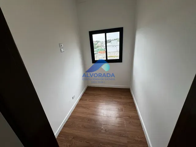Sobrado com 250m² 4 quartos e 2 banheiros, à venda, no bairro Condomínio Residencial Mantiqueira em São José dos Campos