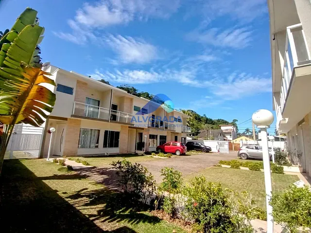 Sobrado 2 quartos e 3 banheiros, à venda, no bairro Massaguaçu em Caraguatatuba