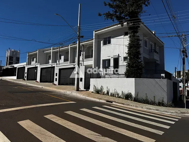 Sobrado 3 quartos e 3 banheiros, à venda, no bairro Orfãs em Ponta Grossa