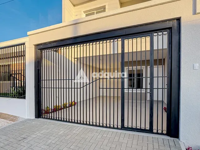 Sobrado 3 quartos e 3 banheiros, à venda, no bairro Orfãs em Ponta Grossa