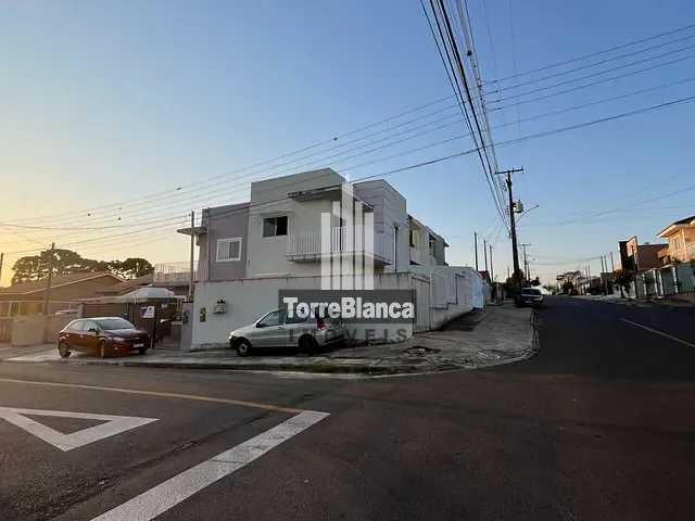 Sobrado com 106m² 2 quartos e 2 banheiros, à venda, no bairro Uvaranas em Ponta Grossa