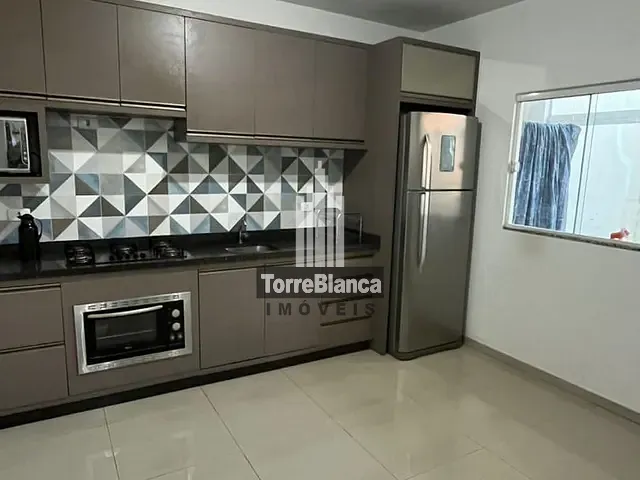 Sobrado com 106m² 2 quartos e 2 banheiros, à venda, no bairro Uvaranas em Ponta Grossa