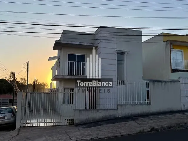 Sobrado com 106m² 2 quartos e 2 banheiros, à venda, no bairro Uvaranas em Ponta Grossa