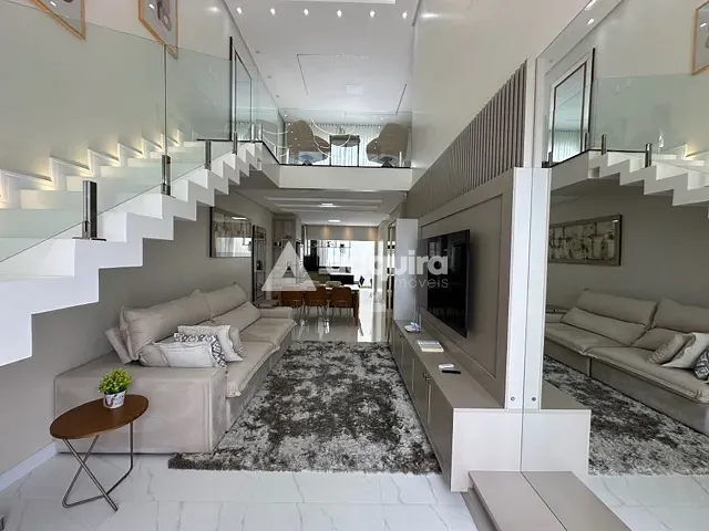 Sobrado com 156m² 3 quartos e 2 banheiros, à venda, no bairro Jardim Carvalho em Ponta Grossa