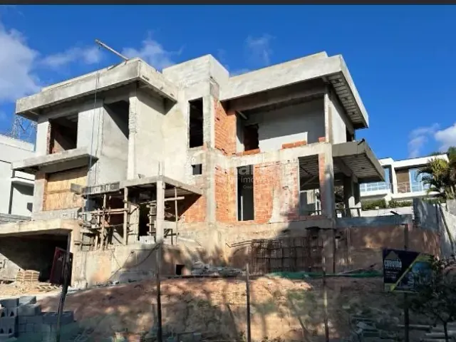 Sobrado com 450m² 4 quartos e 5 banheiros, à venda, no bairro Jardim Aracy em Mogi das Cruzes