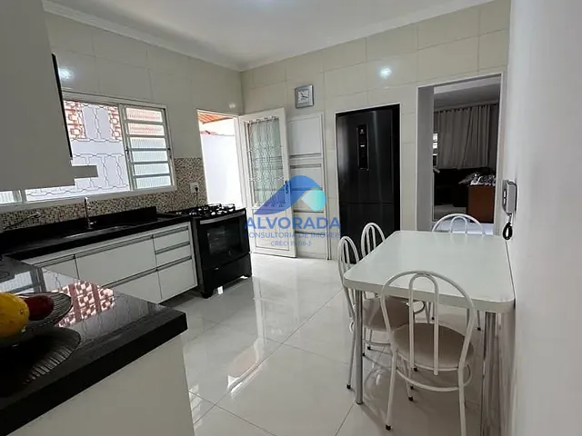 Sobrado com 125m² 5 quartos e 4 banheiros, à venda, no bairro Jardim das Indústrias em São José dos Campos