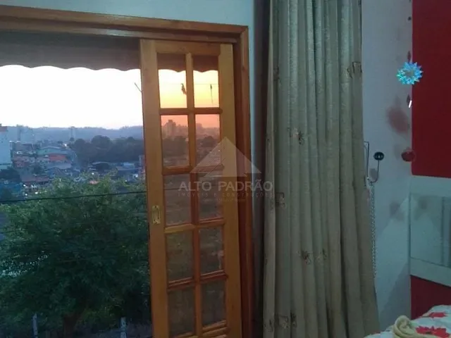 Sobrado com 180m² 3 quartos e 2 banheiros, à venda, no bairro Parque das Américas em Mauá