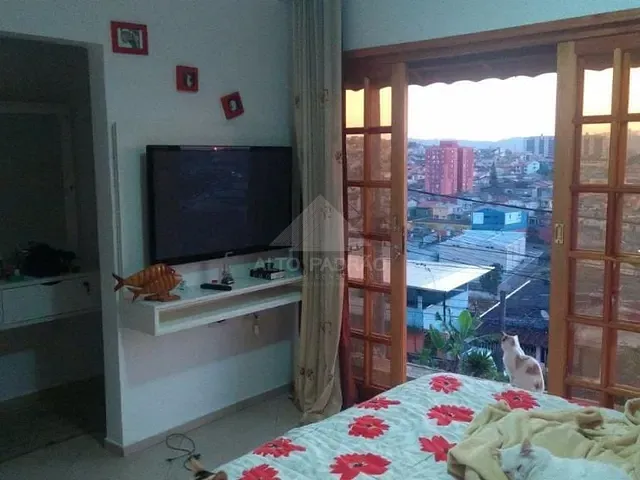 Sobrado com 180m² 3 quartos e 2 banheiros, à venda, no bairro Parque das Américas em Mauá