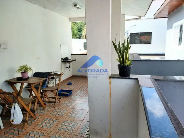 Sobrado com 300m² 3 quartos e 4 banheiros, à venda ou para alugar, no bairro Vila Betânia em São José dos Campos