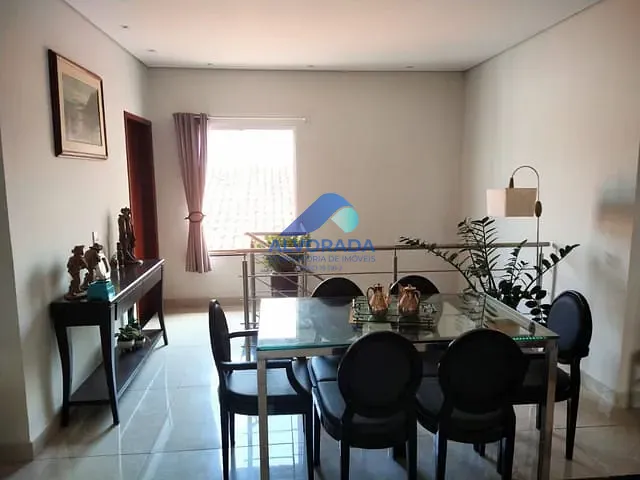 Sobrado com 300m² 3 quartos e 4 banheiros, à venda ou para alugar, no bairro Vila Betânia em São José dos Campos