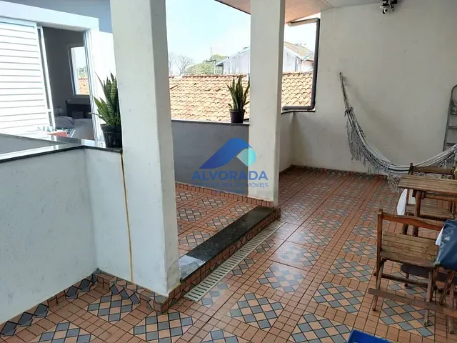 Sobrado com 300m² 3 quartos e 4 banheiros, à venda ou para alugar, no bairro Vila Betânia em São José dos Campos