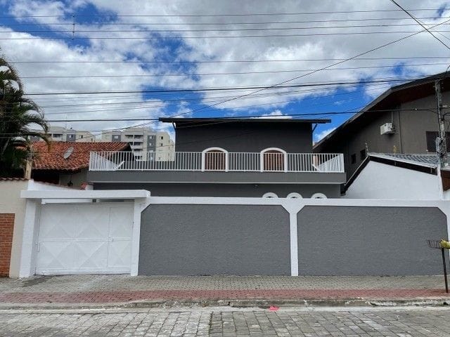 Foto do Sobrado - Sobrado com 7 dormitórios à venda, 250 m² por R$ 780.000,00 - Bosque dos Eucaliptos - São José dos Campos/SP | RUSSI IMÓVEIS