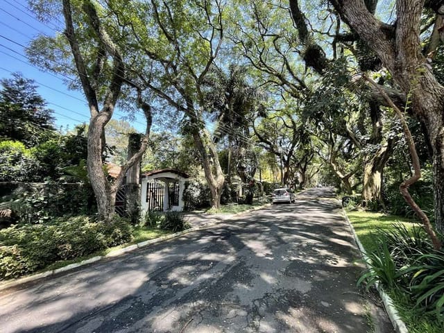 Sobrado com 1050m² 4 quartos e 6 banheiros, à venda, no bairro Bosque do Vianna em Cotia