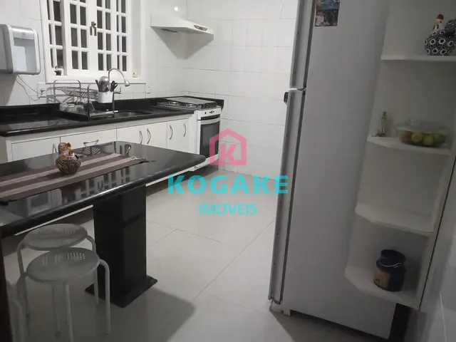 Sobrado com 250m² 4 quartos e 4 banheiros, à venda, no bairro Urbanova em São José dos Campos
