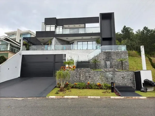 Sobrado com 628m² 5 quartos e 7 banheiros, à venda, no bairro Caputera em Arujá