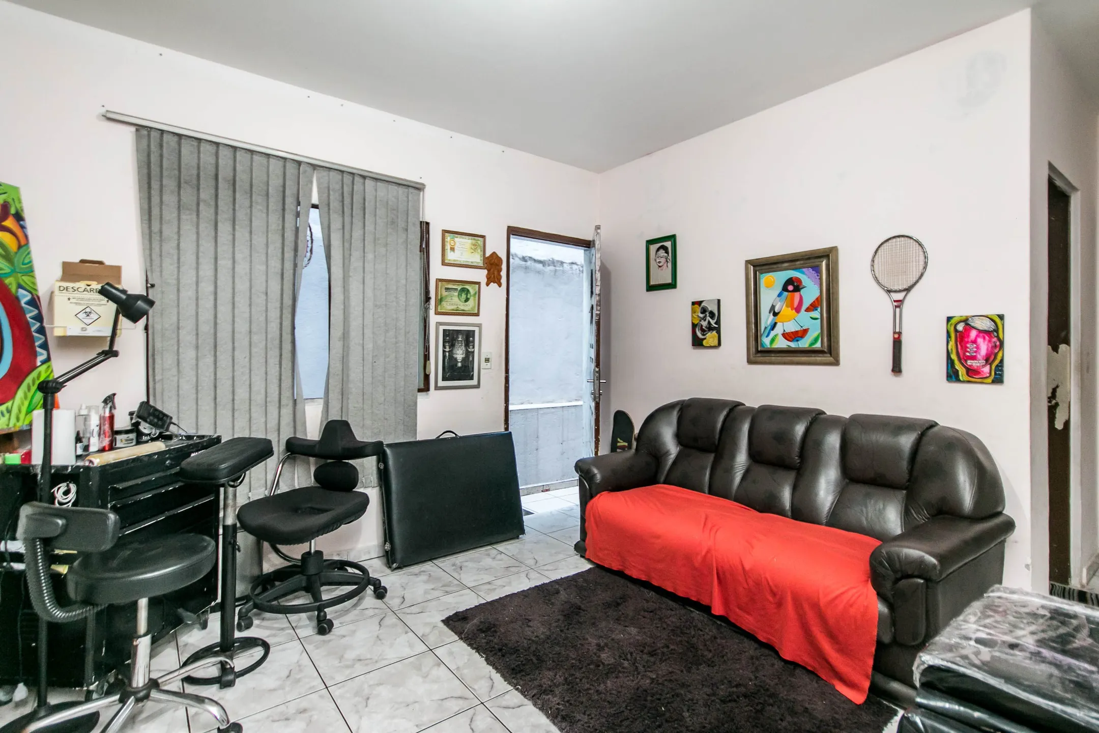 Sobrado 6 Quartos, 2 Banheiros, 2 Vagas, 160m²