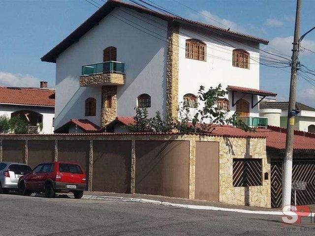 Sobrado 3 quartos e 6 banheiros, à venda, no bairro Jardim Triana em São Paulo