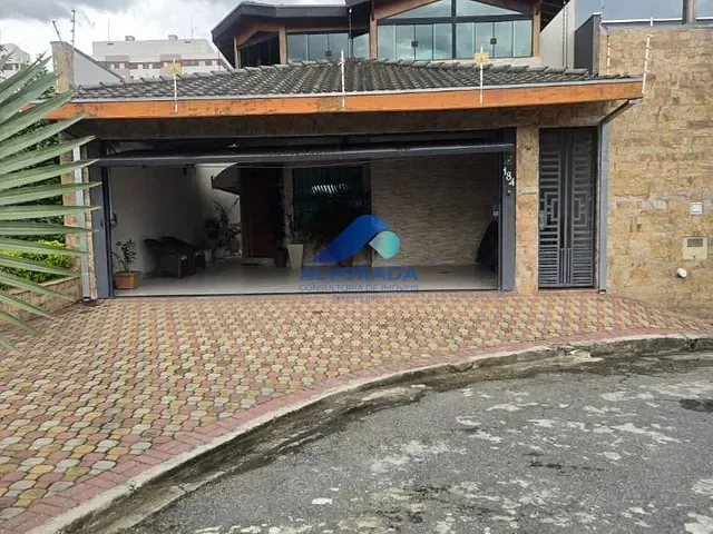 Sobrado com 250m² 3 quartos e 4 banheiros, à venda, no bairro Villa Branca em Jacareí
