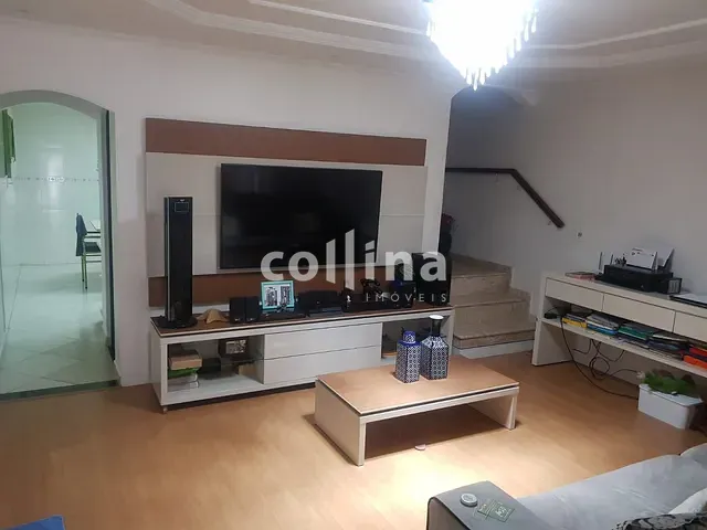 Sobrado com 200m² 2 quartos e 4 banheiros, à venda, no bairro Vila Quintino em Carapicuíba