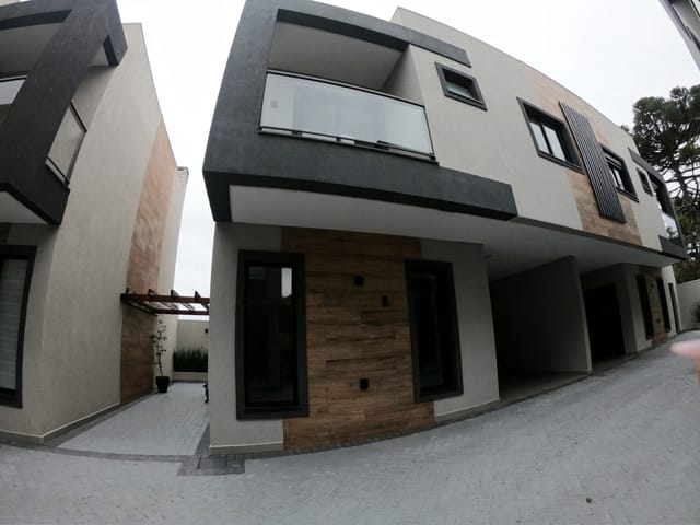 Locação - Sobrado com 3 quartos (sendo 1 suíte), Garagem coberta, Churrasqueira, Condomínio Residencial Villagio São Pedro, Órfãs.