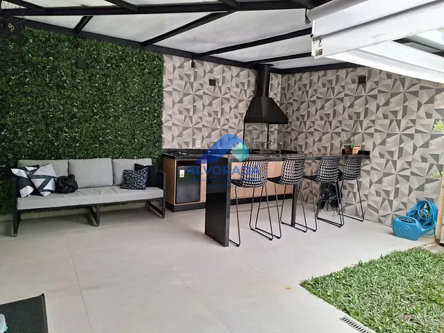 Sobrado 3 quartos e 3 banheiros, à venda, no bairro Urbanova em São José dos Campos