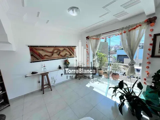 Sobrado com 118m² 3 quartos e 3 banheiros, à venda, no bairro Uvaranas em Ponta Grossa