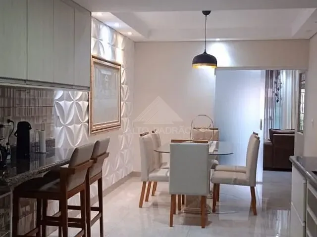 Sobrado com 133m² 3 quartos e 3 banheiros, à venda, no bairro Parque São Vicente em Mauá