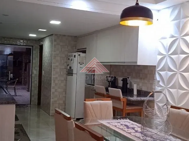Sobrado com 133m² 3 quartos e 3 banheiros, à venda, no bairro Parque São Vicente em Mauá