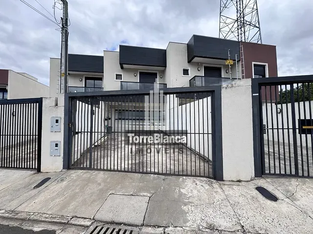 Sobrado com 113m² 3 quartos e 4 banheiros, à venda, no bairro Uvaranas em Ponta Grossa