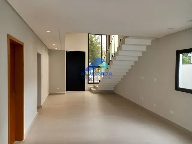 Sobrado com 250m² 4 quartos e 3 banheiros, à venda, no bairro Residencial Colinas em Caçapava