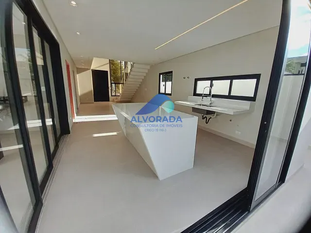 Sobrado com 250m² 4 quartos e 3 banheiros, à venda, no bairro Residencial Colinas em Caçapava