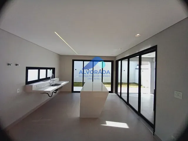 Sobrado com 250m² 4 quartos e 3 banheiros, à venda, no bairro Residencial Colinas em Caçapava