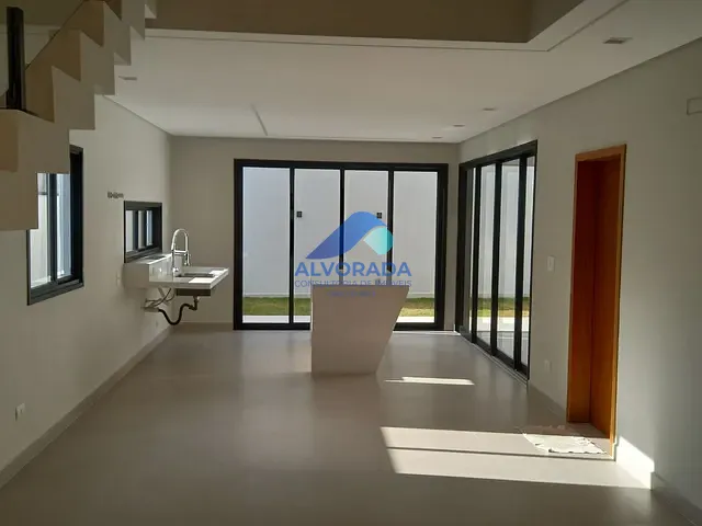 Sobrado com 250m² 4 quartos e 3 banheiros, à venda, no bairro Residencial Colinas em Caçapava