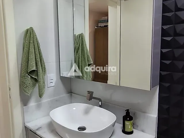 Sobrado 3 quartos e 3 banheiros, à venda, no bairro Uvaranas em Ponta Grossa