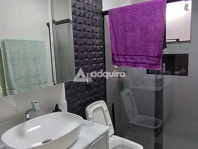 Sobrado 3 quartos e 3 banheiros, à venda, no bairro Uvaranas em Ponta Grossa