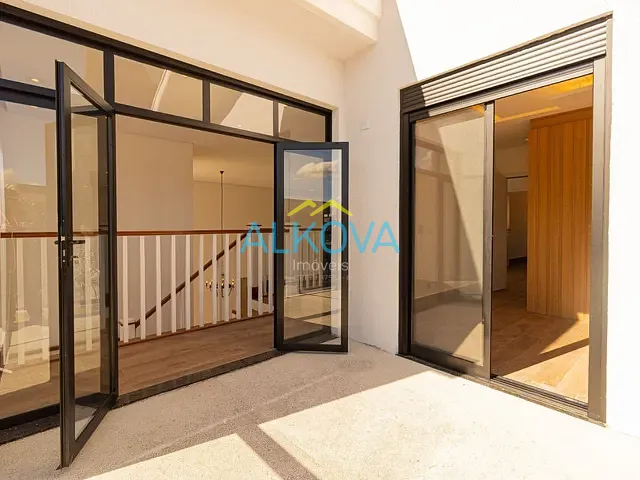 Sobrado com 360m² 4 quartos e 4 banheiros, à venda, no bairro Condomínio Residencial Monte Carlo em São José dos Campos
