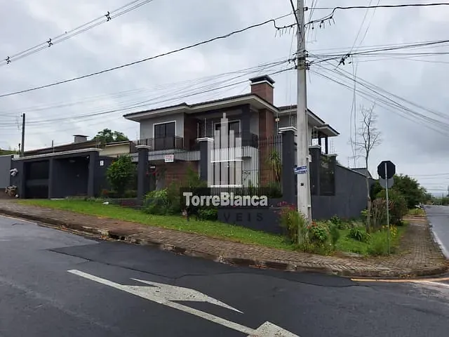 Sobrado com 600m² 4 quartos e 4 banheiros, à venda, no bairro Jardim Carvalho em Ponta Grossa